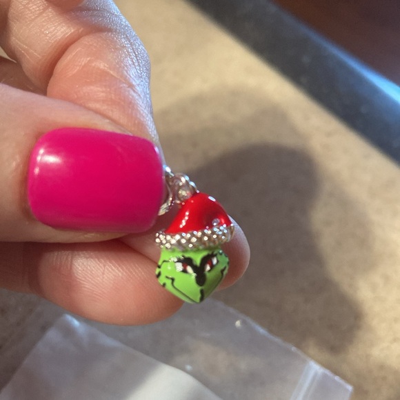 NWT Grinch Bundle w/.925 Charm - Picture 4 of 17